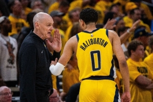 ??楊毅：步行者運(yùn)行方式不像NBA球隊像大學(xué)隊 卡萊爾是球隊核心