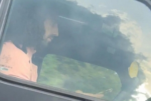 罰200英鎊駕照扣6分！庫庫雷利亞被拍到開車看手機(jī)