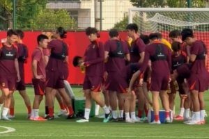 記者宋承良：朱辰杰、曹永競(jìng)、劉殿座沒有參加今晚中國(guó)男足的合練