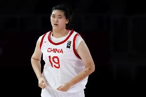 無解巨塔！張子宇首節(jié)替補(bǔ)出戰(zhàn)2分鐘 2投2中拿下4分2籃板