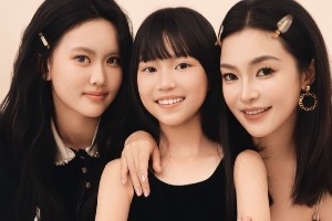 劉維偉前妻曬合影：全家福2.0版本 媽媽+女兒們=100%完整的三次方