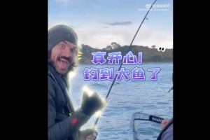 亞當(dāng)斯：釣魚的時(shí)候接到經(jīng)紀(jì)人電話告訴我跟火箭續(xù)約了??