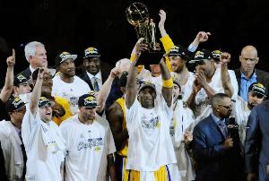 夸梅-布朗：詹姆斯知道趕不上MJ了 就開始詆毀科比不該拿10年FMVP