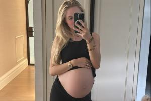 當(dāng)年還抱在手中??21歲杰拉德大女兒曬孕照，孩子即將出生