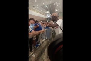 記者：恩拉沃上午進行相關體檢，下午接受體能測試