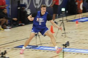 ??隊(duì)友官宣？歐文于NBA選秀大會前一天在INS關(guān)注弗拉格