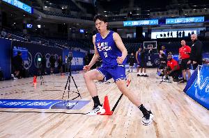 楊瀚森在第16順位被開拓者選中！王?。航衲赀x秀最大黑馬????