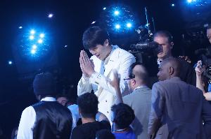 楊瀚森：沒想過16順位能被選上&當(dāng)時還在犯迷糊 走下來時確實腿軟