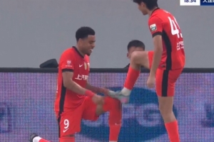 半場-海港暫2-0英博 19歲李新翔傳射建功古斯塔沃腳后跟破門