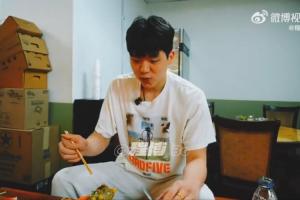 不要果子??！楊瀚森狂炫煎餅：我跟我琦哥也是夢幻聯(lián)動(dòng)了~