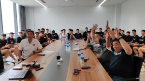 我們?cè)阱璑BA選秀第二現(xiàn)場(chǎng)一起為他歡呼??瀚森你是我們的驕傲~
