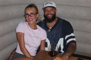 燃盡了??德隆41大壽吃光一盤生蠔??火辣未婚妻大尺度互動
