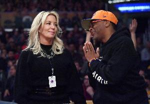 ??隊記：珍妮在NBA圈子里廣受喜愛 她是老板中最友善的人之一