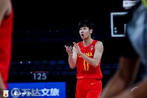 探長(zhǎng)：張博源進(jìn)攻效率不足 對(duì)防守&籃板的態(tài)度不是一個(gè)領(lǐng)袖該有的