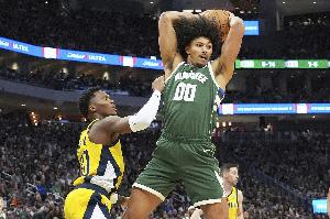 還在操作！Shams：雄鹿兩年合同留住中鋒希姆斯 第二年球員選項