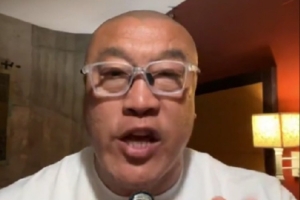 馬?。汉四孟掳D后還需要一名替補中鋒 考慮現(xiàn)實誰最有可能？