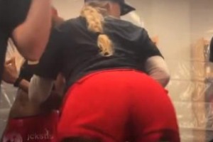 ??御姐的蜜桃臀！克拉克的“美女保鏢”奪冠后大秀抖臀舞??