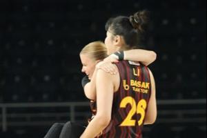 李月汝前隊友歐錦賽奪冠后飛18h趕回WNBA&落地被裁 隊友聲援:惡心