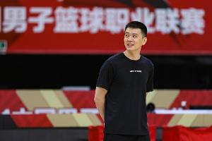遼媒：遼籃總經(jīng)理劉子慶和主帥楊鳴下周一前往美國(guó)考察外援