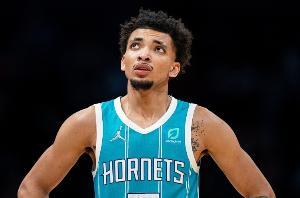 小楊夏聯(lián)隊(duì)友啥水平??5人有過NBA經(jīng)歷 21年11號(hào)秀伯克奈特在列