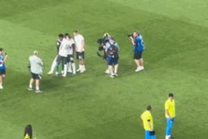 即將登陸斯坦福橋！賽后帕爾默、德拉普等人與埃斯特旺聊天安慰