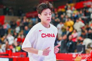 高效！楊舒予11中7砍下全場(chǎng)最高的15分 外加3板2助2斷