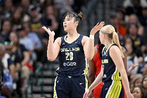 本月場均9.3板聯(lián)盟第三！李月汝生涯第3、4次兩雙 均在本月拿到