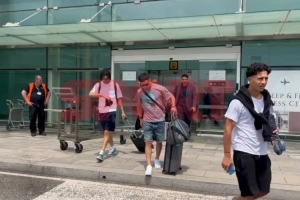 19歲邊鋒巴德吉抵達巴塞羅那：非常高興能與巴薩簽約