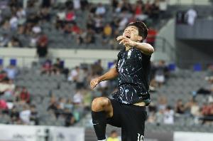 韓國前鋒：打進A級賽事處子球很開心 父子都入選國家隊不常見