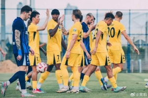 熱身賽-新帥穆尼奧斯現(xiàn)身，深圳新鵬城4-0大勝武漢三鎮(zhèn)