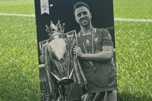 YNWA！普雷斯頓制作特別場(chǎng)刊，緬懷若塔兄弟