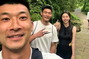 清涼一夏！劉殿座與韓鵬飛夫婦一同出游：大飛水耍耍