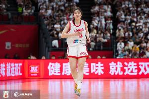 游刃有余！中國女籃半場領(lǐng)先印尼女籃29分 翟若云9分最高