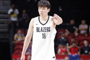楊瀚森談針對性防守：很好的事情 能感受到NBA對抗知道自己的不足