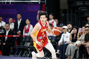 狀態(tài)火熱！楊舒予半場7中4拿下10分3板3助 兩隊唯一得分上雙