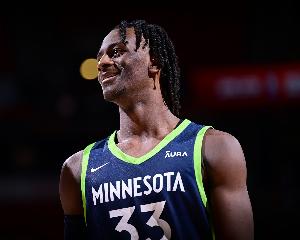 輕松兩雙！萊昂納德-米勒16中8拿下22分11板2助1斷1帽