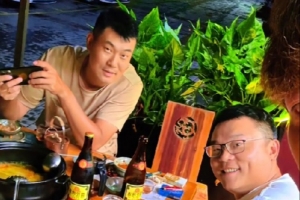 享受生活！王仕鵬曬視頻與朋友打高爾夫：最佳損友