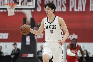 ??繼續(xù)加油啊！三節(jié)結(jié)束 楊瀚森個(gè)人拿到6分5板5助3蓋帽！