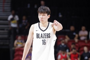 對比明顯！上半場楊瀚森個人有5次助攻 而火箭全隊才7次