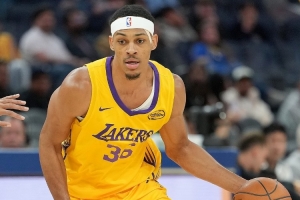 ??美記：貝茲利的傷勢看起來不妙 他的亮眼表現(xiàn)配得上重返NBA