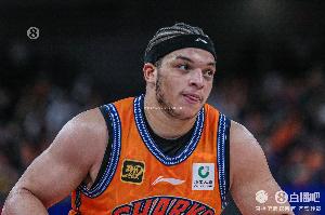 全能！小胖洛夫頓8中5得12分7板5助 另有3搶斷1蓋帽