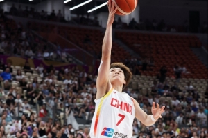 串聯(lián)全隊！楊力維6投3中 得到7分2籃板9助攻1搶斷