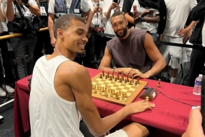 又有球打&還有棋下！文班創(chuàng)立的新賽事Hoop?Gambit有點意思！