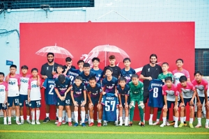 索博斯洛伊等4名利物浦球員與杰志U14互動，并進行隊內(nèi)訓(xùn)練賽