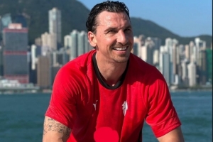 自律！伊布社媒曬在中國香港晨跑視頻