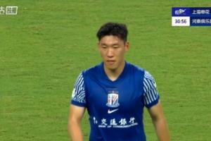 無法堅持！朱辰杰爭頂頭球時受傷，第32分鐘被替換下場