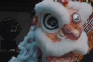 練得不錯(cuò)！莫蘭特中國(guó)行期間學(xué)習(xí)舞獅 一招一式有模有樣??
