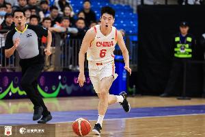 外線神準！中國男籃三節(jié)領(lǐng)先波黑20分 三分19投11中