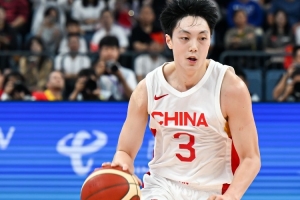 手涼！胡明軒半場9分鐘6投僅1中拿到5分3板 三分3中0
