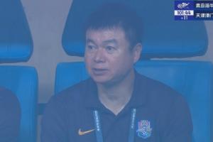多一人作戰(zhàn)0-2落后！于根偉替補(bǔ)席上臉色鐵青